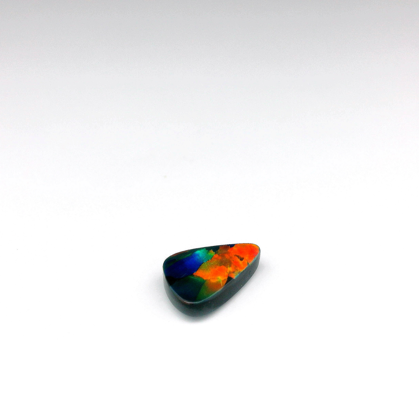 Pierre précieuse opale multicolore rouge 1,62 ct