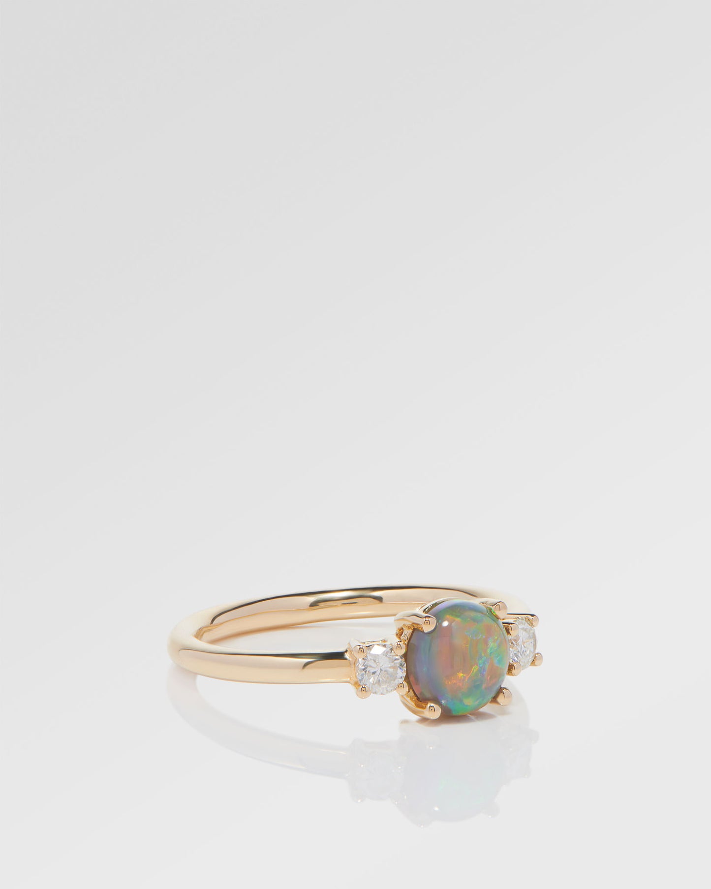 Bague opale rouge et verte 0,81 ct
