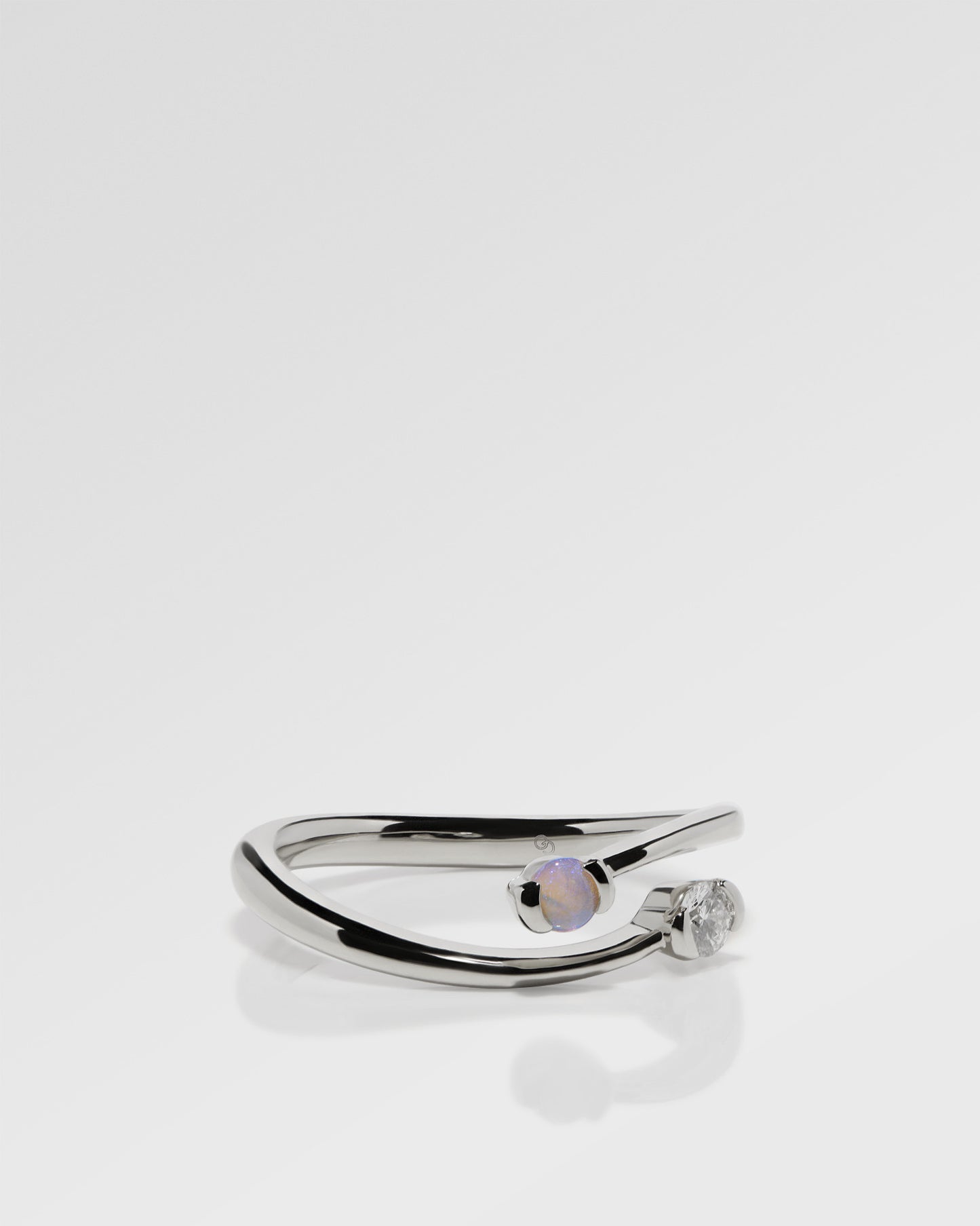 Cheal Opal クラシック コレクション クロスオーバー リング、オパール & ダイヤモンド