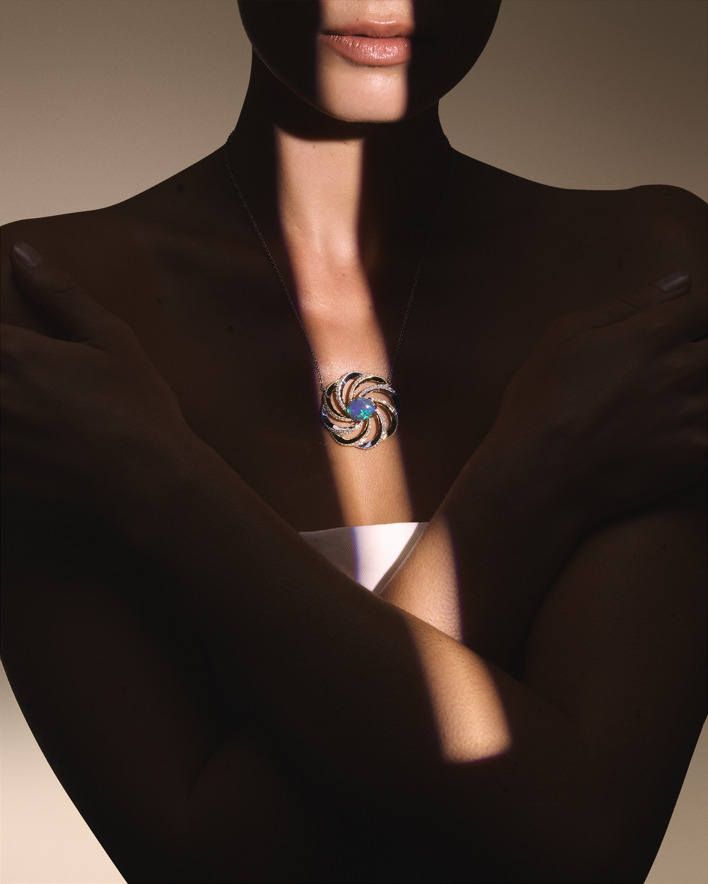 Collana Cara di alta gioielleria con opale di cheal