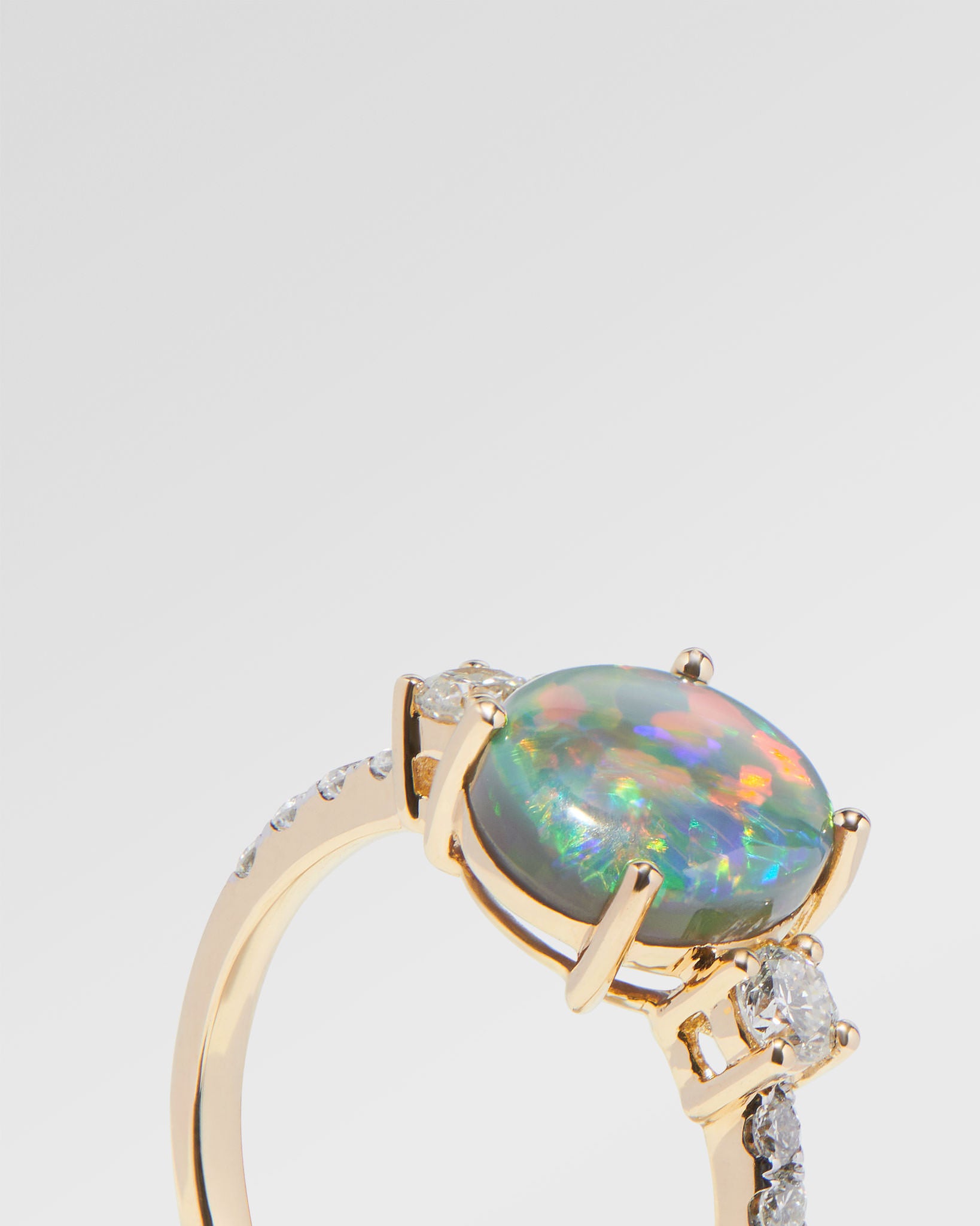Bague opale rouge 2 41 ct Cheal Opal